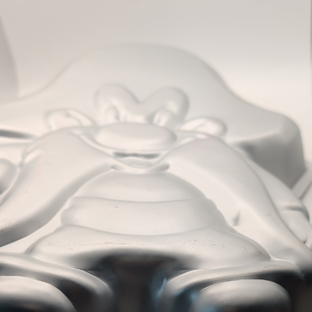 Wilton Yosemite Sam Cake Pan - Silver and Yellow - Picture 5 of 7